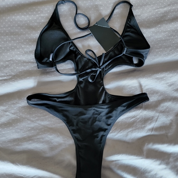 BLACK ONE PIECE CUT OUT SWIM - Picture 3 of 4